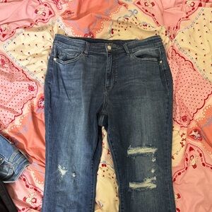 Judy Blue Medium Wash Straight Leg Jeans with Distressed Knees